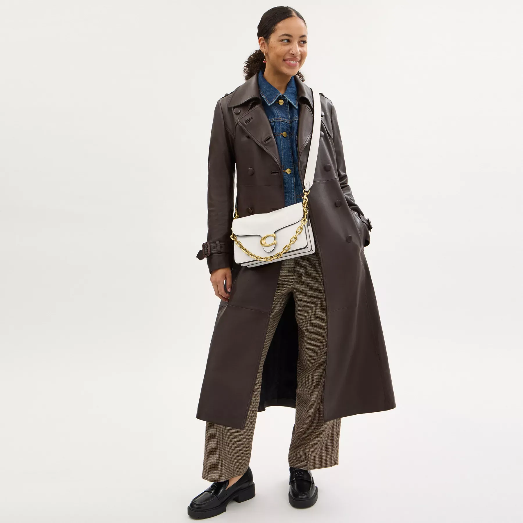 COACH Schultertasche mit Kette und Tabby-Muster Kreide COACH Schultertasche mit Kette und Tabby-Muster Kreide