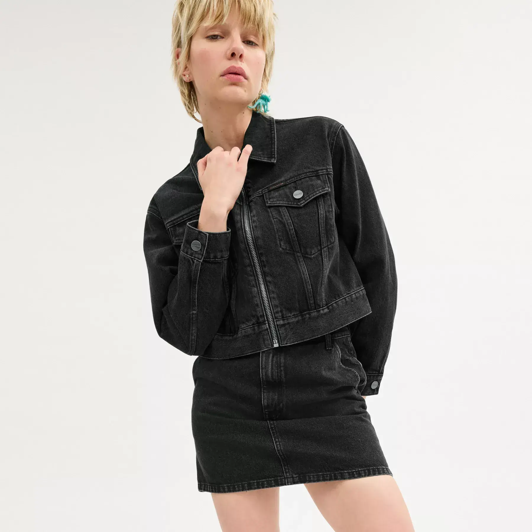 COACH Kurze Jeansjacke aus Bio-Baumwolle Schwarz