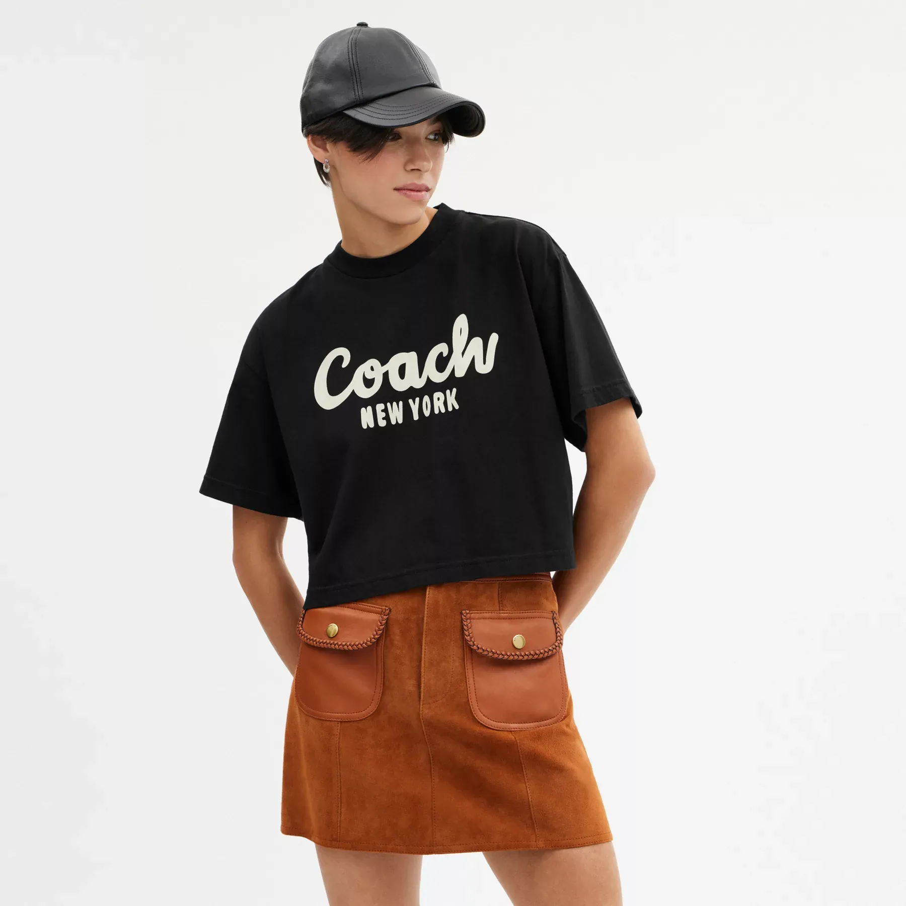 COACH Kurzes T-Shirt mit kursivem Signature-Print Schwarz