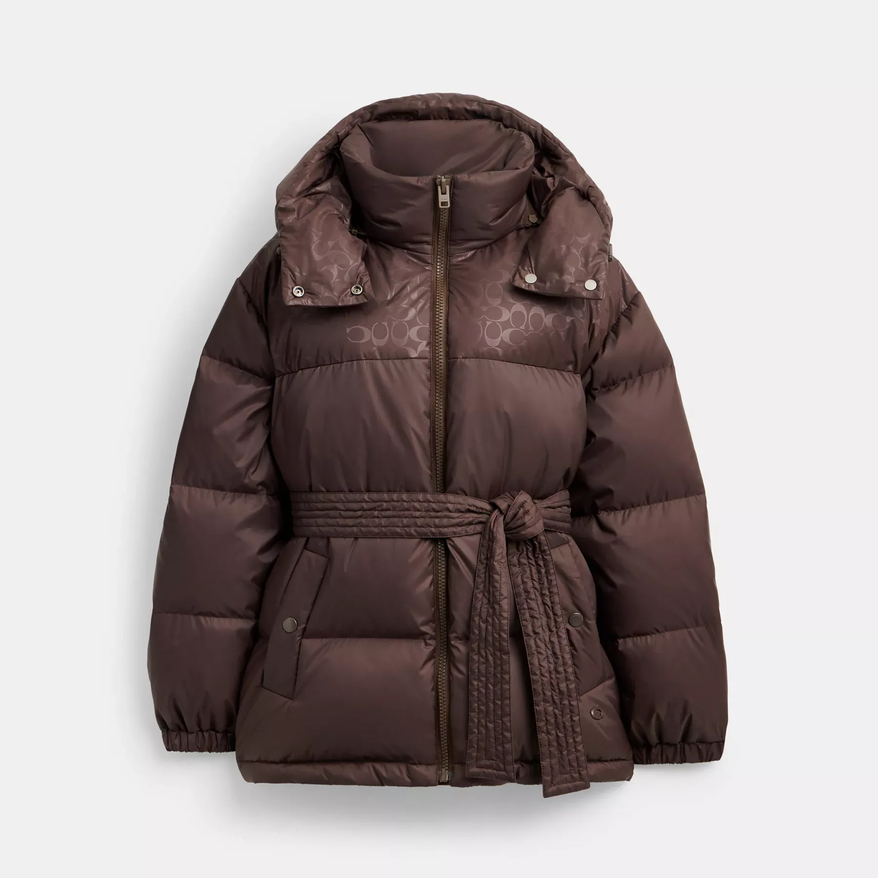 COACH Mittellange Daunenjacke mit Gürtel aus recyceltem Polyamid Braun