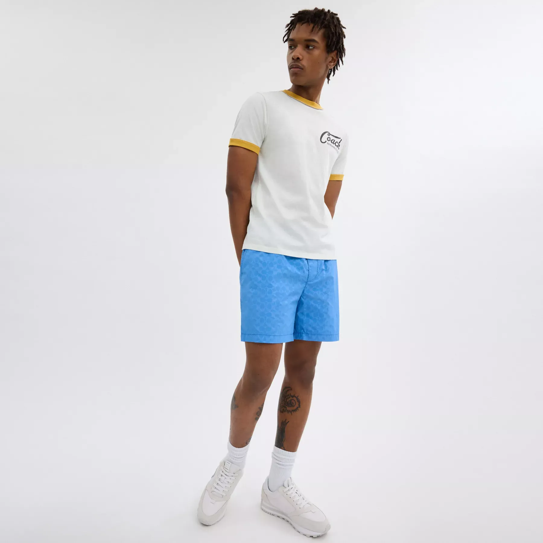 COACH Monochrome Shorts aus recyceltem Nylon Blau